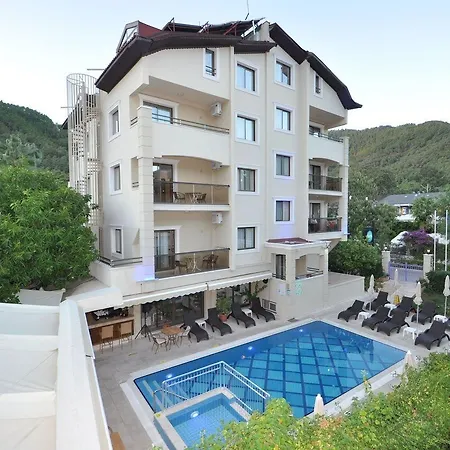 Ecem 3* إتْشميلير