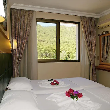 Ecem 3* إتْشميلير